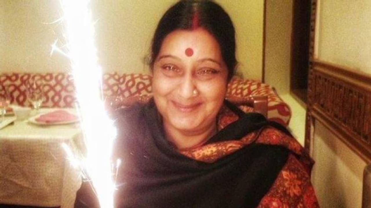 സുഷമ സ്വരാജിന് പിറന്നാള് ആശംസിച്ച് ഭര്ത്താവ് സ്വരാജ് കൗശല് സുഷമ സ്വരാജിന് പിറന്നാള് ആശംസിച്ച് ഭര്ത്താവ് സ്വരാജ് കൗശല്