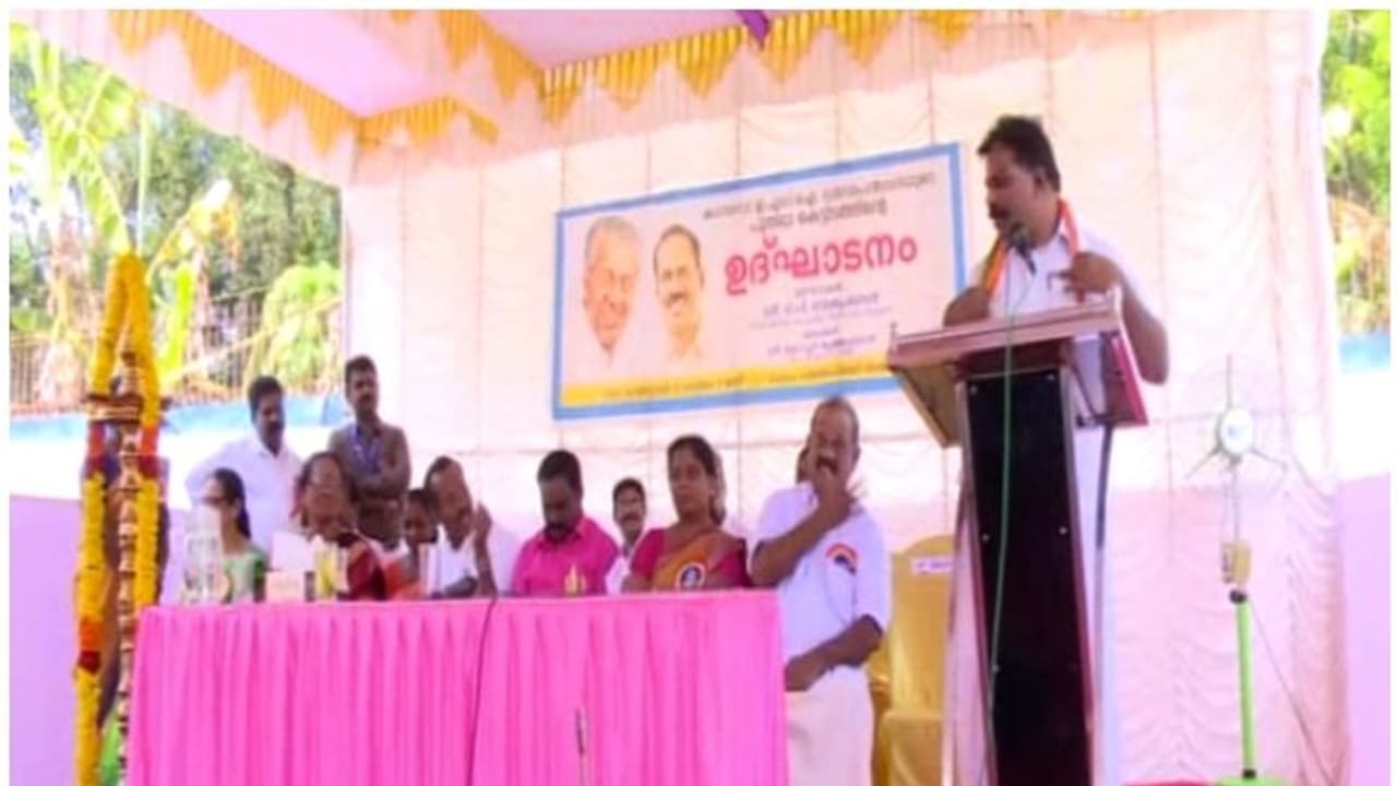 ഉദ്ഘാടന വേദിയിൽ വാക്പോരുമായി എംപിയും മന്ത്രിയും; കൊടിക്കുന്നിലിന്‍റെ പ്രസംഗം വിലക്കി ടി പി രാമകൃഷ്ണന്‍