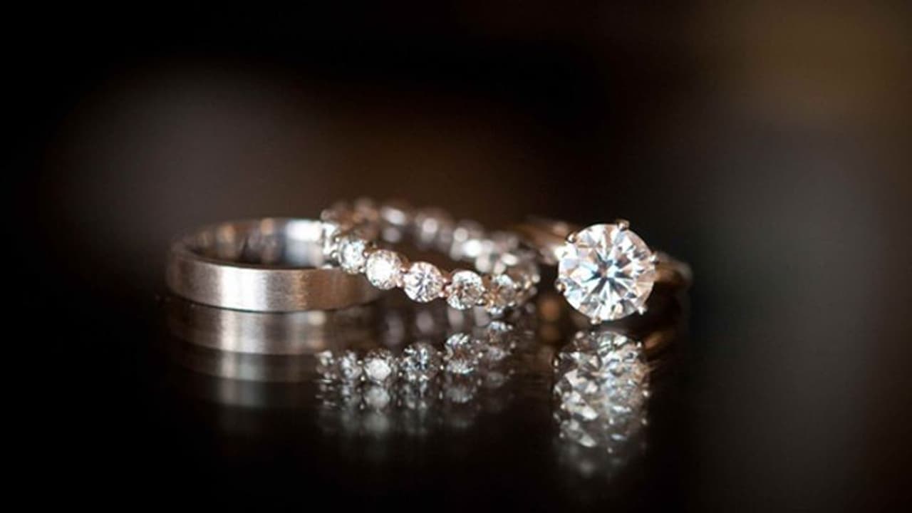 പ്രണയവും വജ്രവും തമ്മിലുള്ള ബന്ധം...? പ്രണയവും വജ്രവും തമ്മിലുള്ള ബന്ധം...?