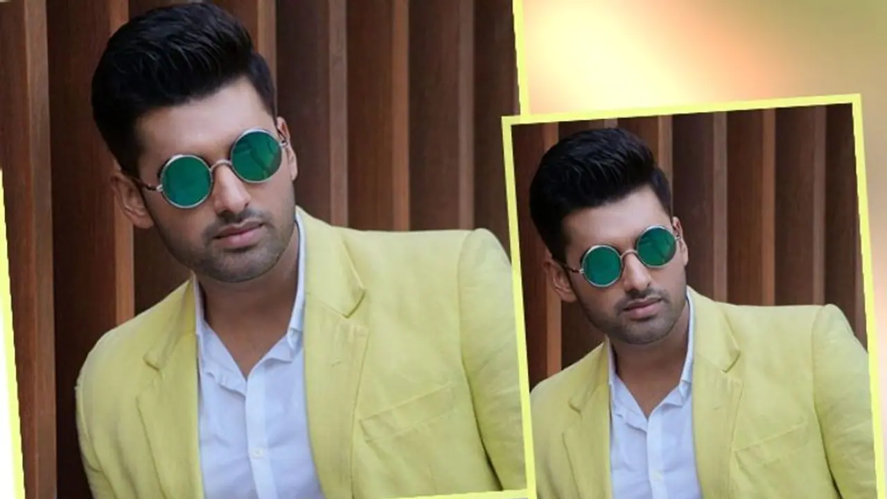 এ কী কান্ড, ঐন্দ্রিলাকে ছেড়ে কাকে বুকে জড়িয়ে শান্তির ঘুম দিলেন অঙ্কুশ, নিমেষে VIRAL