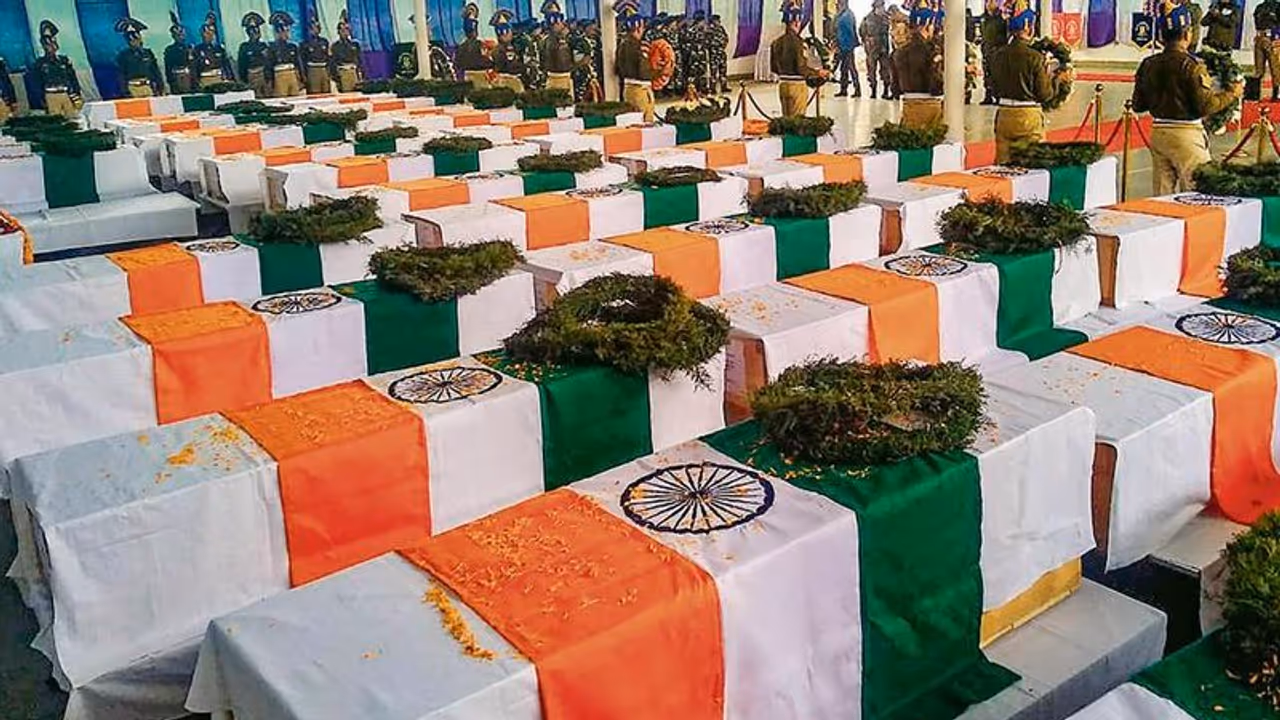 পুলওয়ামায় জঙ্গি হামলার বর্ষপূর্তি, শহিদদের স্মরণ করলেন মুখ্যমন্ত্রী পুলওয়ামায় জঙ্গি হামলার বর্ষপূর্তি, শহিদদের স্মরণ করলেন মুখ্যমন্ত্রী