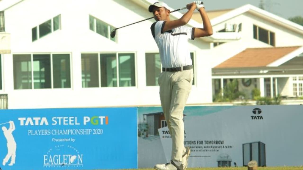 PGTI Players Championship: Veer Ahlawat holds two shot lead in Bengaluru PGTI Players Championship: Veer Ahlawat holds two shot lead in Bengaluru