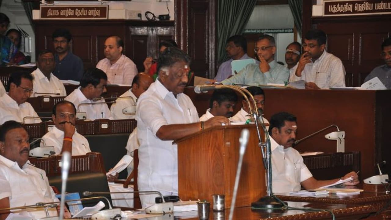 196 நிமிடங்கள்..! அனல் பறக்கும் திட்டங்களுடன் அதிரடி காட்டிய அதிமுக..! அதிர்ந்து போன திமுக..! 196 நிமிடங்கள்..! அனல் பறக்கும் திட்டங்களுடன் அதிரடி காட்டிய அதிமுக..! அதிர்ந்து போன திமுக..!