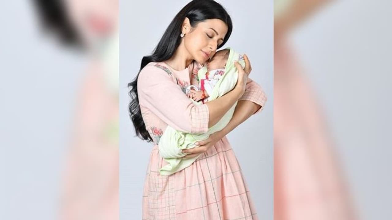 বেবিবাম্পের পর সদ্যোজাতকে কোলে নিয়ে ছবি পোস্ট কোয়েলের, জল্পনা তুঙ্গে বেবিবাম্পের পর সদ্যোজাতকে কোলে নিয়ে ছবি পোস্ট কোয়েলের, জল্পনা তুঙ্গে