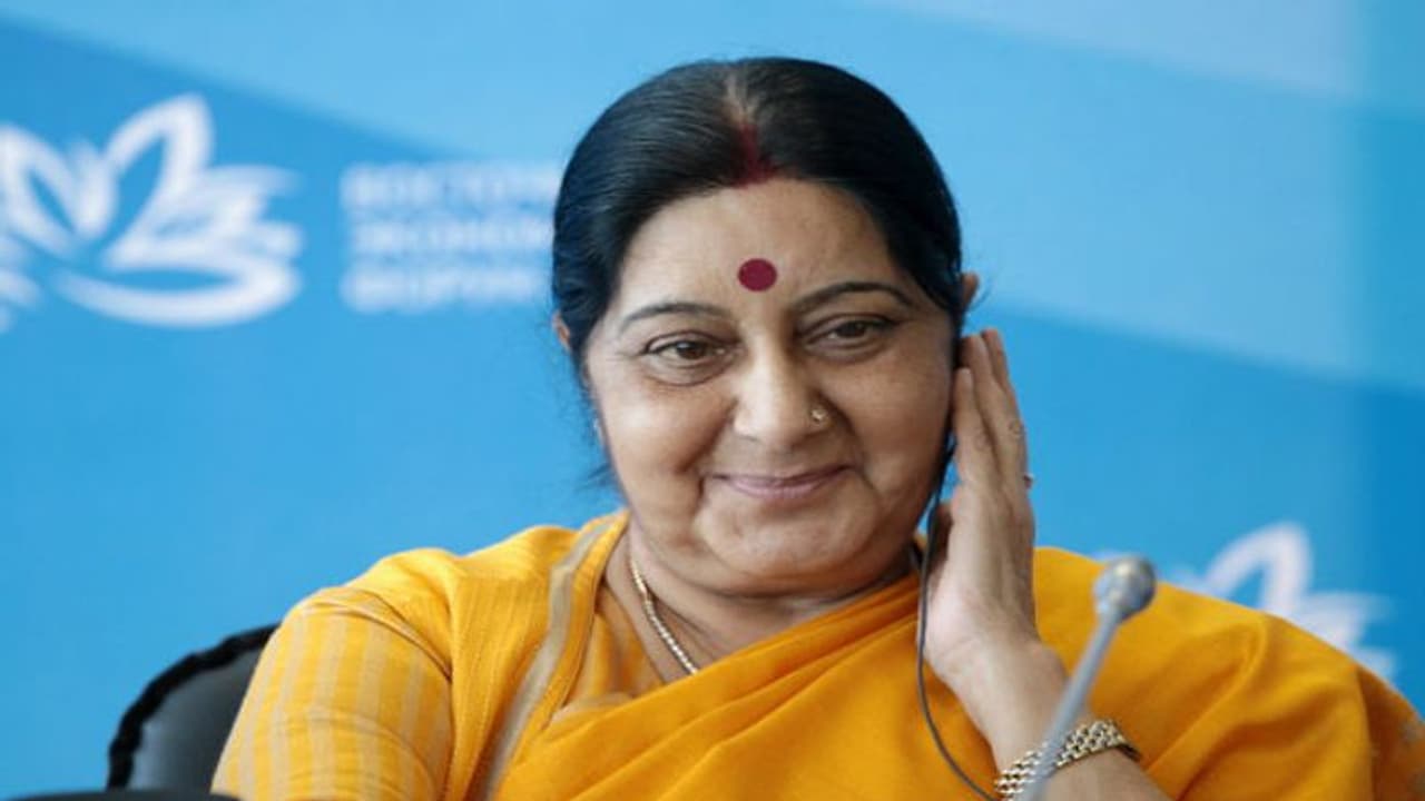 প্রেম দিবসে আবেগঘন সুষমার স্বামী, জন্মদিনে ছবি পোস্ট করে ট্যুইটারে স্মরণ প্রধানমন্ত্রীর