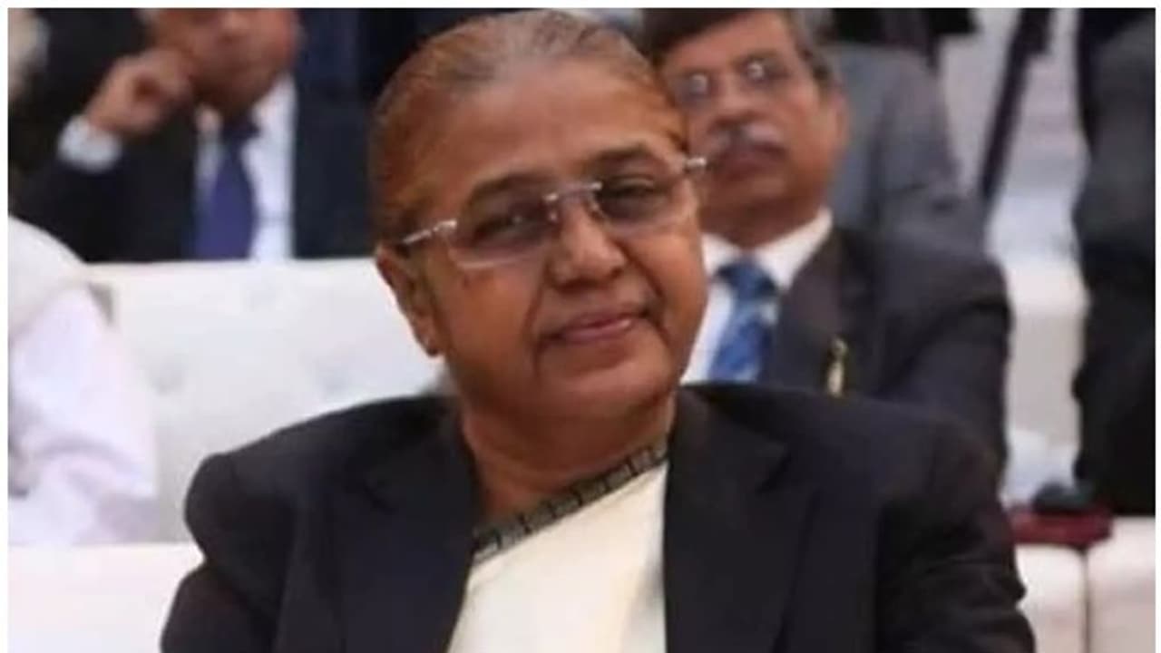 നിര്ഭയ കേസ് കേൾക്കുന്നതിനിടെ ജസ്റ്റിസ് ആര് ഭാനുമതി കോടതിയിൽ കുഴഞ്ഞു വീണു നിര്ഭയ കേസ് കേൾക്കുന്നതിനിടെ ജസ്റ്റിസ് ആര് ഭാനുമതി കോടതിയിൽ കുഴഞ്ഞു വീണു