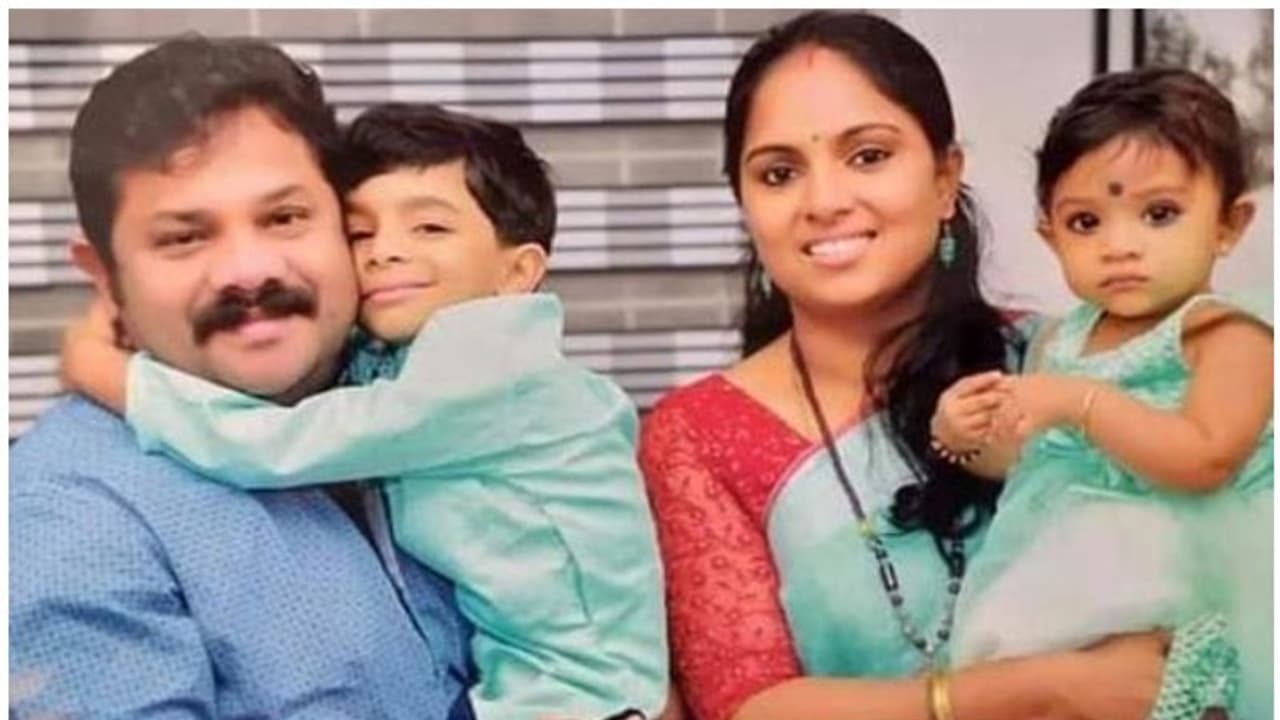 ചേച്ചിക്ക് ഉയരം കൂടുതൽ ആണോ ചേട്ടായെന്ന് കമന്റ്, കിടിലൻ മറുപടിയുമായി ഹരീഷ് കണാരനും ചേച്ചിക്ക് ഉയരം കൂടുതൽ ആണോ ചേട്ടായെന്ന് കമന്റ്, കിടിലൻ മറുപടിയുമായി ഹരീഷ് കണാരനും