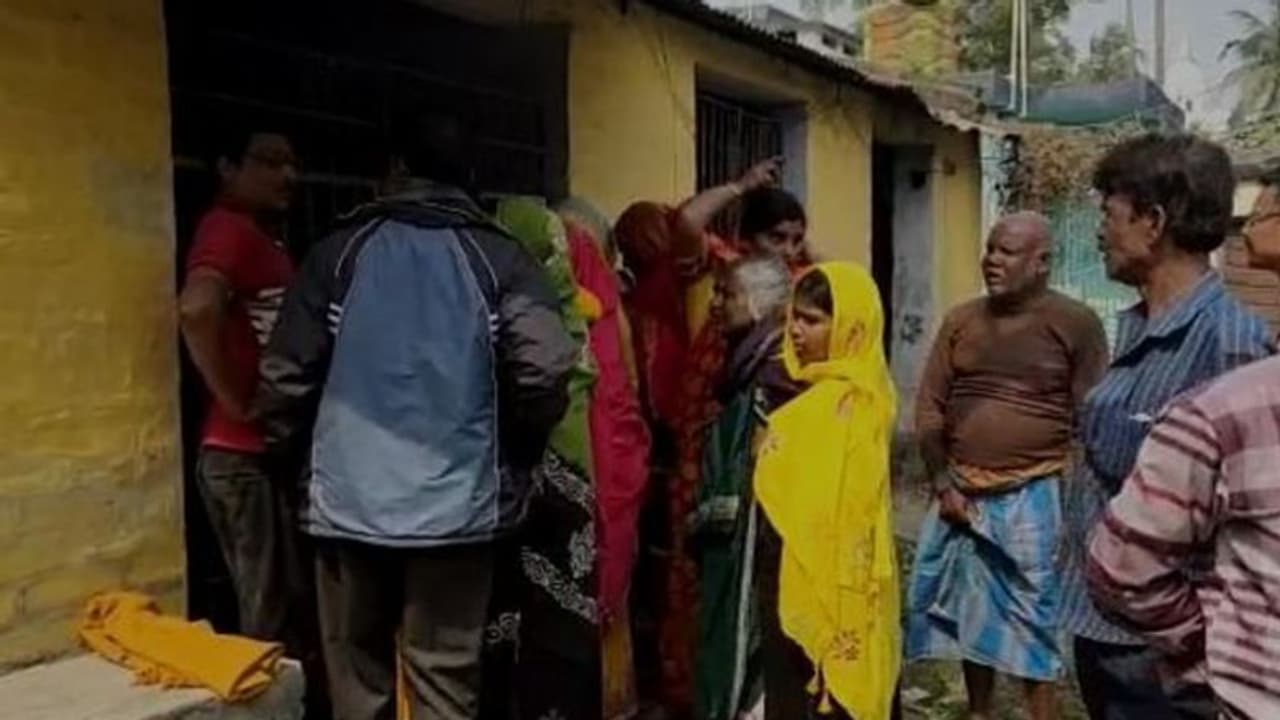 বিবাহ বর্হিভূত সম্পর্কে আপত্তি, প্রেমদিবসে স্বামীকে 'শ্বাসরোধ করে খুন' স্ত্রীর ও তার প্রেমিকের বিবাহ বর্হিভূত সম্পর্কে আপত্তি, প্রেমদিবসে স্বামীকে 'শ্বাসরোধ করে খুন' স্ত্রীর ও তার প্রেমিকের