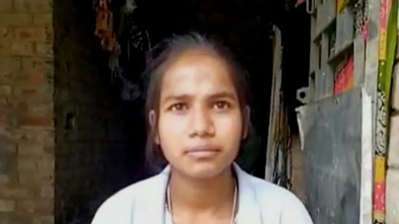 কন্যাশ্রীর টাকা পেতেও লাগছে কাটমানি, অভিযোগ করে বিডিওর কাছে ছাত্রী কন্যাশ্রীর টাকা পেতেও লাগছে কাটমানি, অভিযোগ করে বিডিওর কাছে ছাত্রী