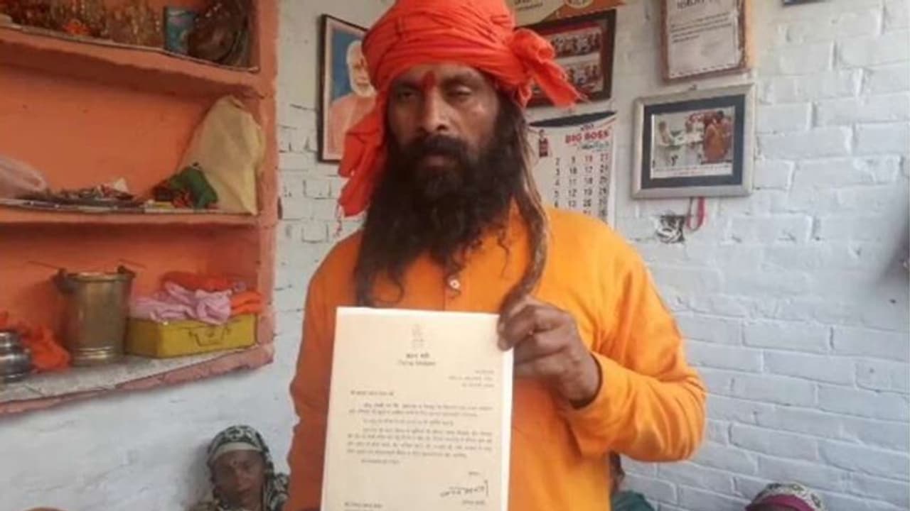 इस रिक्शा चालक की बेटी की शादी में हर तरफ मोदी की चर्चा, हर गेस्ट ने उस लेटर को देखना चाहा इस रिक्शा चालक की बेटी की शादी में हर तरफ मोदी की चर्चा, हर गेस्ट ने उस लेटर को देखना चाहा