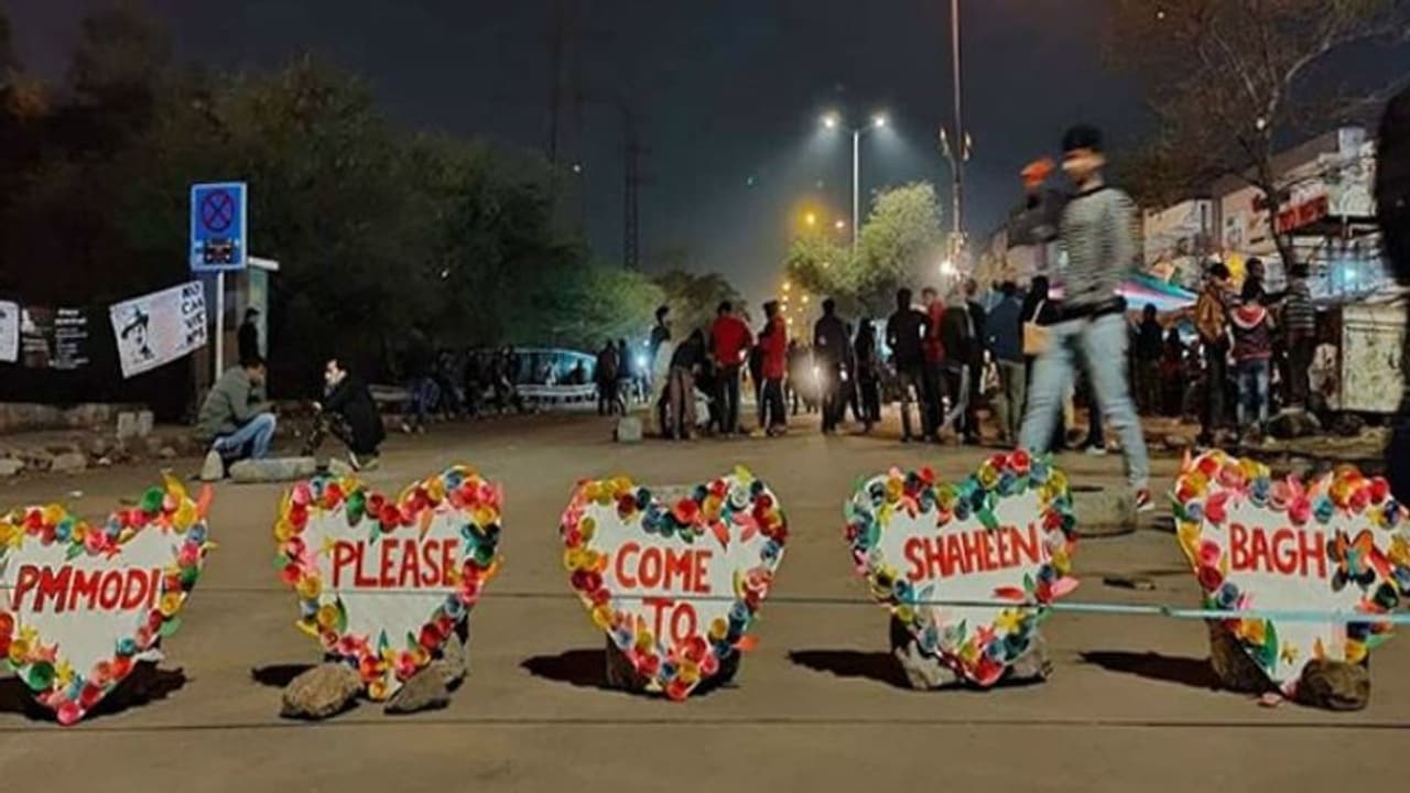 वैलेंटाइन डे पर पीएम मोदी को शाहीन बाग आने का न्योता, लिखा, यहां आएं, तोहफा कबूलें वैलेंटाइन डे पर पीएम मोदी को शाहीन बाग आने का न्योता, लिखा, यहां आएं, तोहफा कबूलें