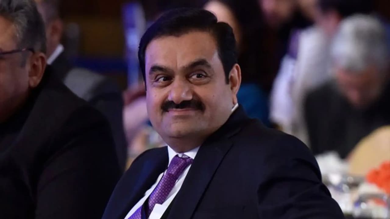 अडाणी समूह ने AAI से लखनऊ समेत तीन एअरपोर्ट के लिए किया समझौता अडाणी समूह ने AAI से लखनऊ समेत तीन एअरपोर्ट के लिए किया समझौता