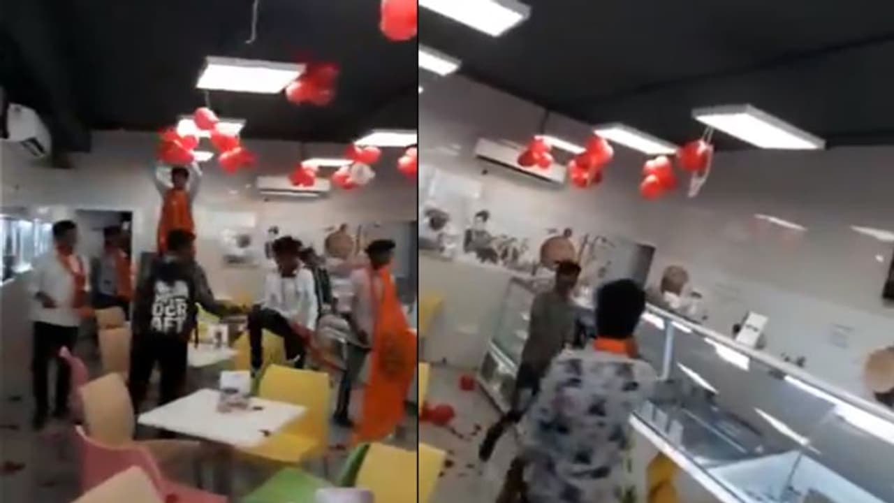 వాలంటైన్స్ డే: భజరంగ్‌దళ్ కార్యకర్తల ఓవరాక్షన్, షాపు ధ్వంసం