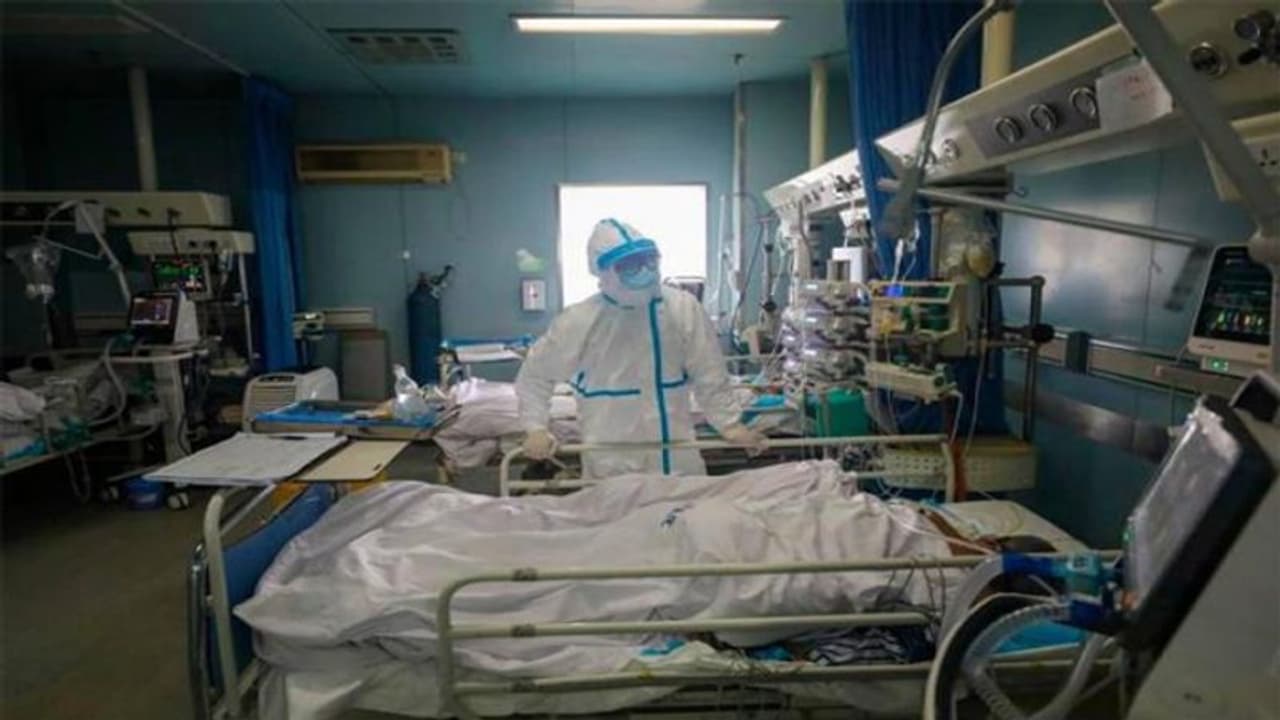 चीन में 1700 से अधिक स्वास्थ्यकर्मी कोरोना की चपेट में, अब तक वायरस से 1400 लोगों की गई जान चीन में 1700 से अधिक स्वास्थ्यकर्मी कोरोना की चपेट में, अब तक वायरस से 1400 लोगों की गई जान