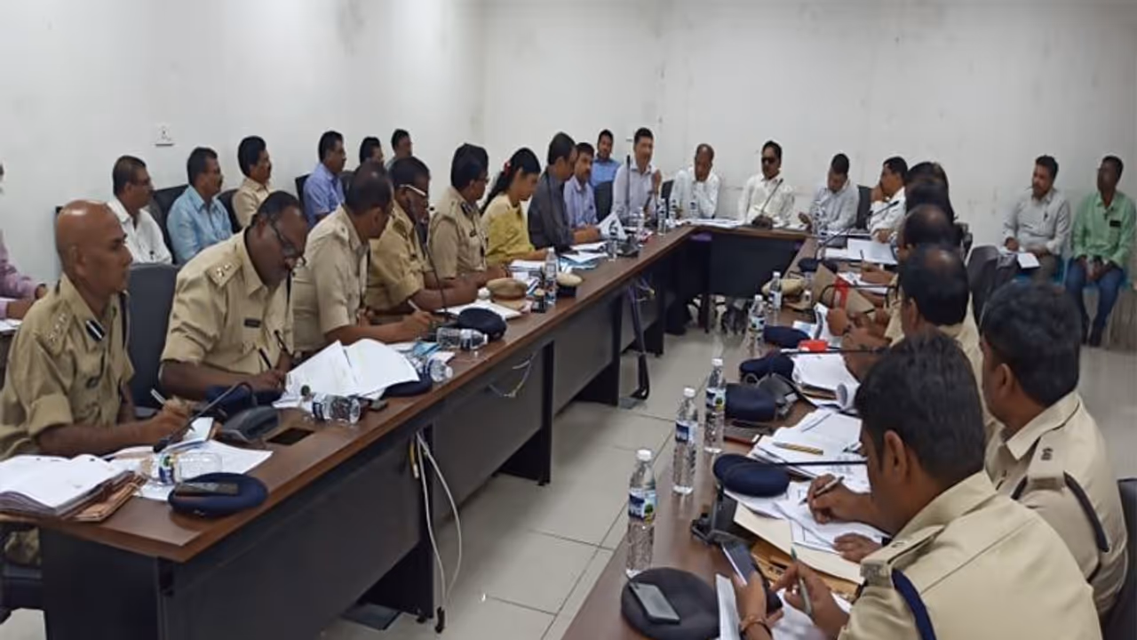 మద్యపాన నిషేధం...ఆ సవరణ చట్టాన్ని కఠినంగా అమలు చేయాలి..: ఎక్సైజ్ మంత్రి ఆదేశాలు మద్యపాన నిషేధం...ఆ సవరణ చట్టాన్ని కఠినంగా అమలు చేయాలి..: ఎక్సైజ్ మంత్రి ఆదేశాలు