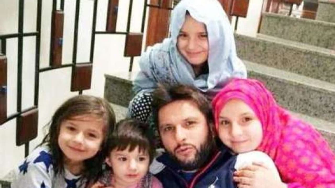 'আরও ছয়জন বাকি', পঞ্চম কন্যার বাবা হলেন শাহিদ আফ্রিদি 'আরও ছয়জন বাকি', পঞ্চম কন্যার বাবা হলেন শাহিদ আফ্রিদি