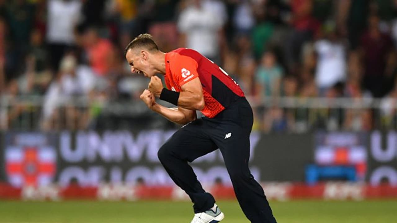 ಐಪಿಎಲ್ ಹರಾಜಿನಲ್ಲಿ RCB ಕೂಡಿಕೊಂಡ ಬೆನ್ನಲ್ಲೇ 4 ಪಂದ್ಯಗಳ ನಿಷೇಧಕ್ಕೆ ಒಳಗಾದ ಸ್ಟಾರ್ ಆಲ್ರೌಂಡರ್..!