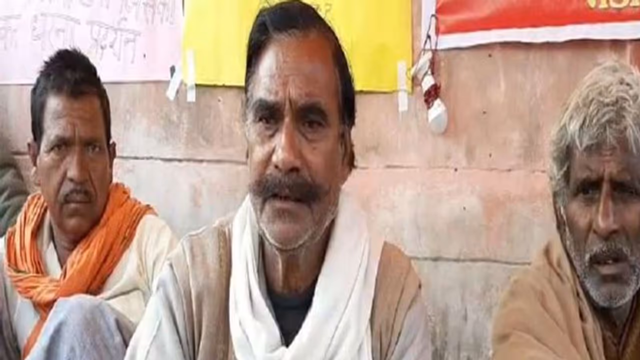 निर्भया के बाबा से CMO ने मांगी माफी, कहा था वो डॉक्टरी पढ़ रही थी तो दिल्ली क्यों गई? निर्भया के बाबा से CMO ने मांगी माफी, कहा था वो डॉक्टरी पढ़ रही थी तो दिल्ली क्यों गई?