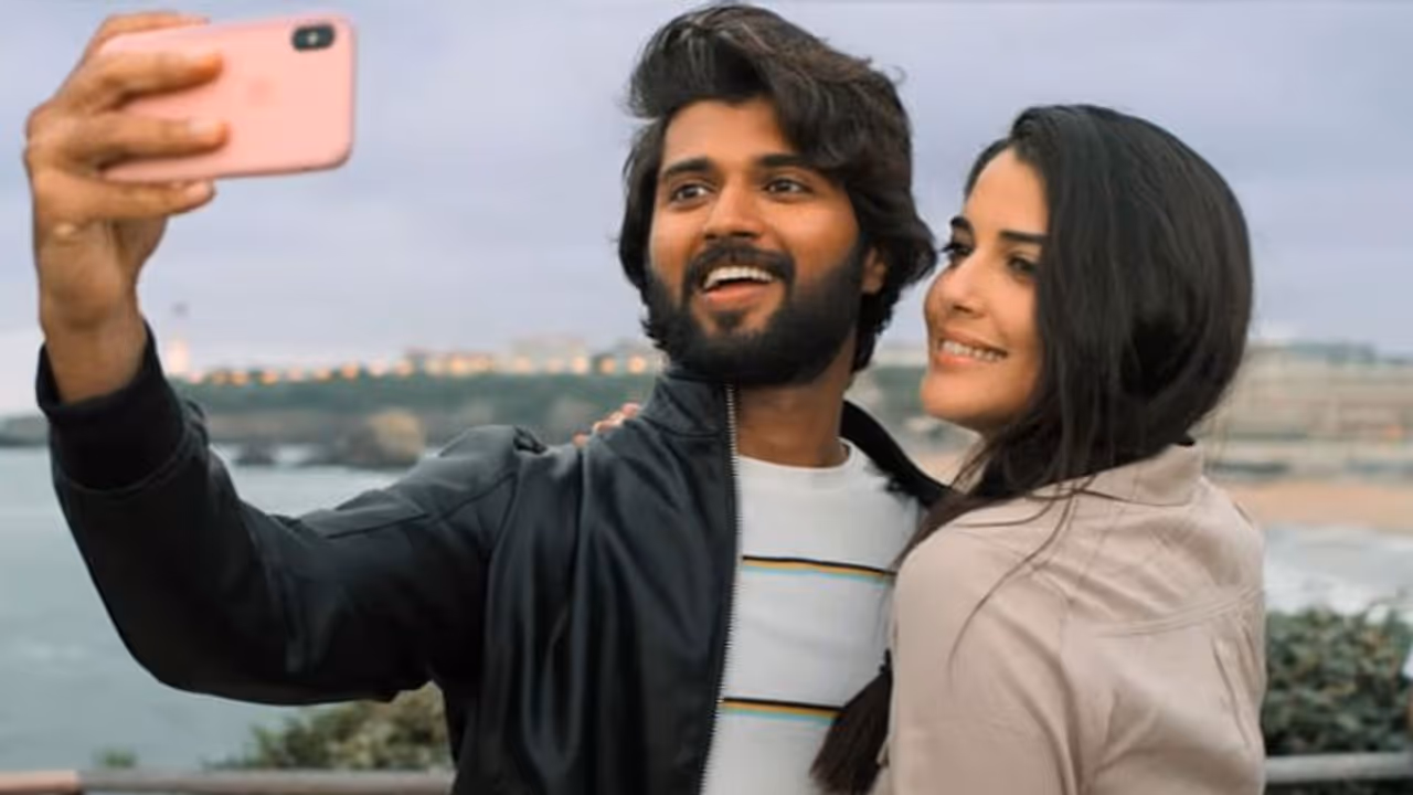 `వరల్డ్ ఫేమస్ లవర్`: ఫస్ట్ ఛాయిస్ విజయ్ కాదు,మరి... `వరల్డ్ ఫేమస్ లవర్`: ఫస్ట్ ఛాయిస్ విజయ్ కాదు,మరి...