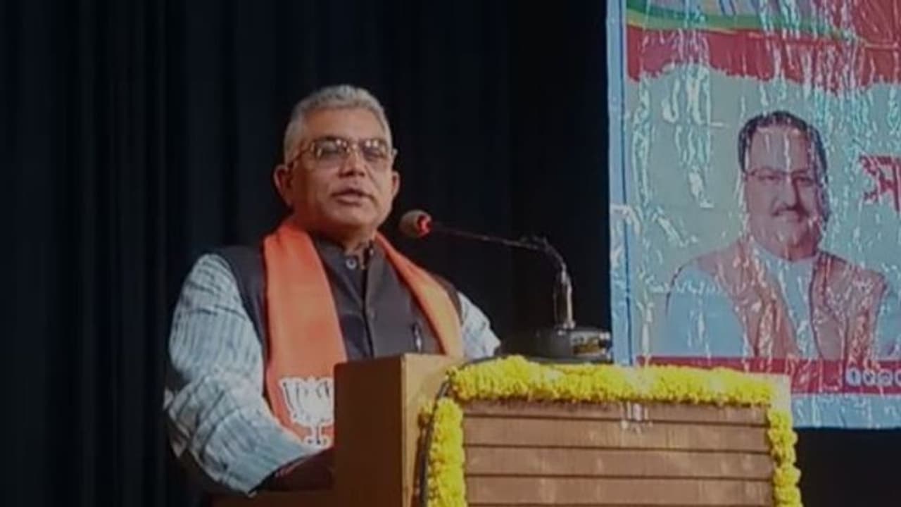 'বাংলাকে আলাদা দেশ দেখানোর চক্রান্ত', ফের মুখ্যমন্ত্রীকে নিশানা দিলীপের 'বাংলাকে আলাদা দেশ দেখানোর চক্রান্ত', ফের মুখ্যমন্ত্রীকে নিশানা দিলীপের