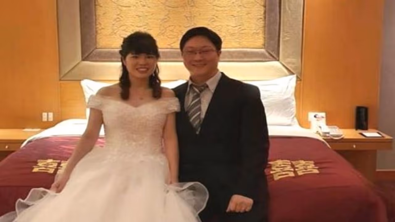 ಕೊರೋನಾ ಭೀತಿ ಲೈವ್ ಸ್ಟ್ರೀಮ್ ಮೂಲಕ ನವಜೋಡಿ ಮದುವೆ! ಕೊರೋನಾ ಭೀತಿ ಲೈವ್ ಸ್ಟ್ರೀಮ್ ಮೂಲಕ ನವಜೋಡಿ ಮದುವೆ!