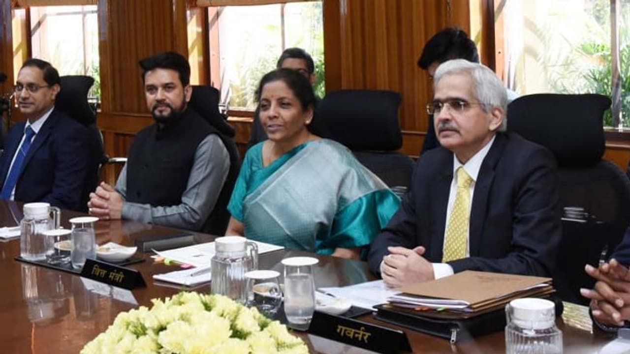 वित्त मंत्री और RBI गवर्नर की बैठक, AGR को लेकर कही यह बात वित्त मंत्री और RBI गवर्नर की बैठक, AGR को लेकर कही यह बात