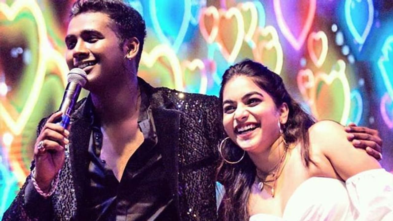 వాలెంటైన్స్డే స్పెషల్.. పునర్నవితో రాహుల్! వాలెంటైన్స్డే స్పెషల్.. పునర్నవితో రాహుల్!