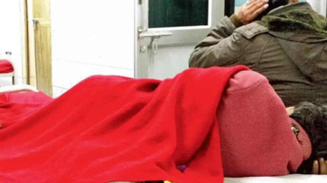 नाबालिग के पेट में अचानक उठा तेज दर्द, अस्पताल ले जाने पर पिता के पैरों तले खिसक गई जमीन नाबालिग के पेट में अचानक उठा तेज दर्द, अस्पताल ले जाने पर पिता के पैरों तले खिसक गई जमीन