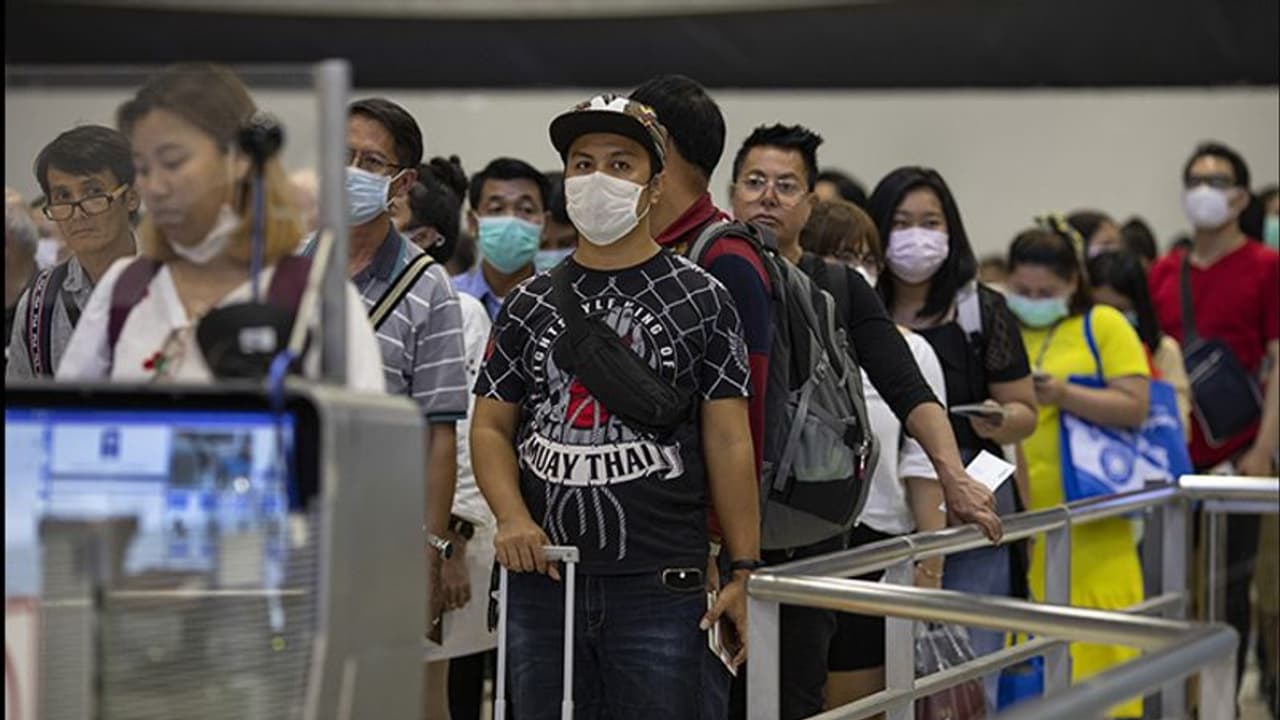 ಚೀನಾದಲ್ಲಿ ನೋಟು ಮೂಲಕವೂ ಕೊರೋನಾ ಹಬ್ಬುವ ಭೀತಿ! ಚೀನಾದಲ್ಲಿ ನೋಟು ಮೂಲಕವೂ ಕೊರೋನಾ ಹಬ್ಬುವ ಭೀತಿ!