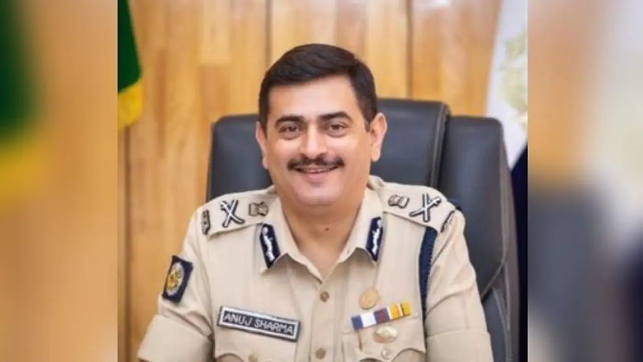 করোনা আক্রান্ত কলকাতার পুলিশ কমিশনার অনুজ শর্মা করোনা আক্রান্ত কলকাতার পুলিশ কমিশনার অনুজ শর্মা