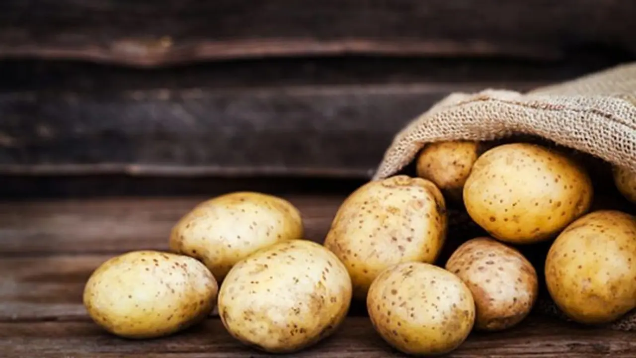 ডাক্তার না বললে আলু খাওয়া বন্ধ করে দেবেন না যেন ডাক্তার না বললে আলু খাওয়া বন্ধ করে দেবেন না যেন