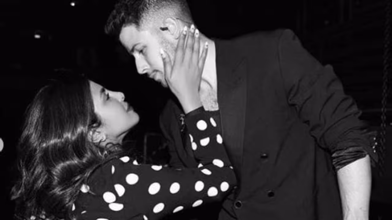 പ്രണയാര്ദ്രമായി പ്രിയങ്കയും നിക്കും; പ്രണയദിനാഘോഷ ചിത്രങ്ങള് പ്രണയാര്ദ്രമായി പ്രിയങ്കയും നിക്കും; പ്രണയദിനാഘോഷ ചിത്രങ്ങള്