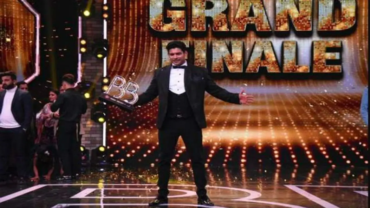 প্রতিদ্বন্দ্বী কে ১০ লক্ষ টাকা, বাকিদের কচু কাটা করে বিগ বস ১৩ তে জয়ী সিদ্ধার্থ শুক্লা প্রতিদ্বন্দ্বী কে ১০ লক্ষ টাকা, বাকিদের কচু কাটা করে বিগ বস ১৩ তে জয়ী সিদ্ধার্থ শুক্লা