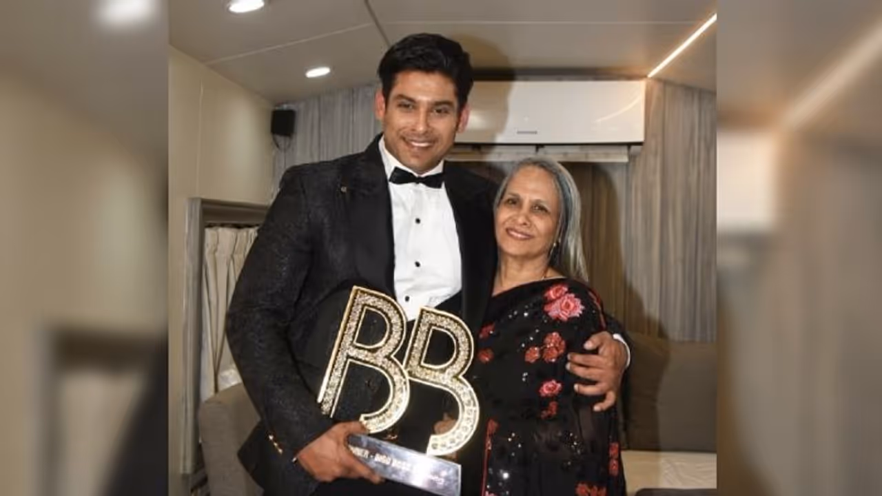 আসিম, শেহনাজ কে পিছনে ফেলে বিগবস ১৩ ট্রফি জিতলেন সিদ্ধার্থ, ভক্তদের উদ্দেশ্যে দিলেন বার্তা