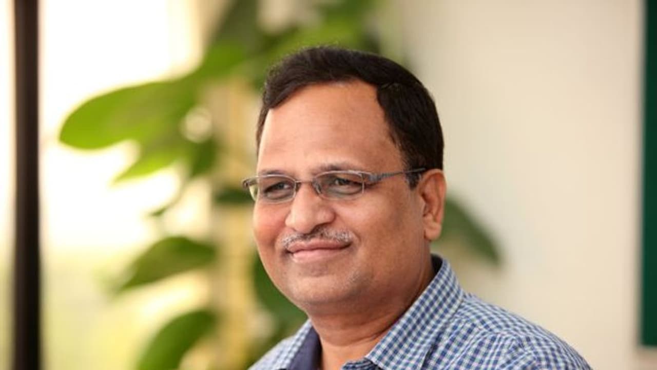 ಕೊರೋನಾ ಸೋಂಕಿತ ದೆಹಲಿ ಆರೋಗ್ಯ ಸಚಿವರ ಸ್ಥಿತಿ ಗಂಭೀರ; ಪ್ಲಾಸ್ಮಾ ಥೆರಪಿಗೆ ಮ್ಯಾಕ್ಸ್ ಆಸ್ಪತ್ರೆಗೆ ಶಿಫ್ಟ್! ಕೊರೋನಾ ಸೋಂಕಿತ ದೆಹಲಿ ಆರೋಗ್ಯ ಸಚಿವರ ಸ್ಥಿತಿ ಗಂಭೀರ; ಪ್ಲಾಸ್ಮಾ ಥೆರಪಿಗೆ ಮ್ಯಾಕ್ಸ್ ಆಸ್ಪತ್ರೆಗೆ ಶಿಫ್ಟ್!