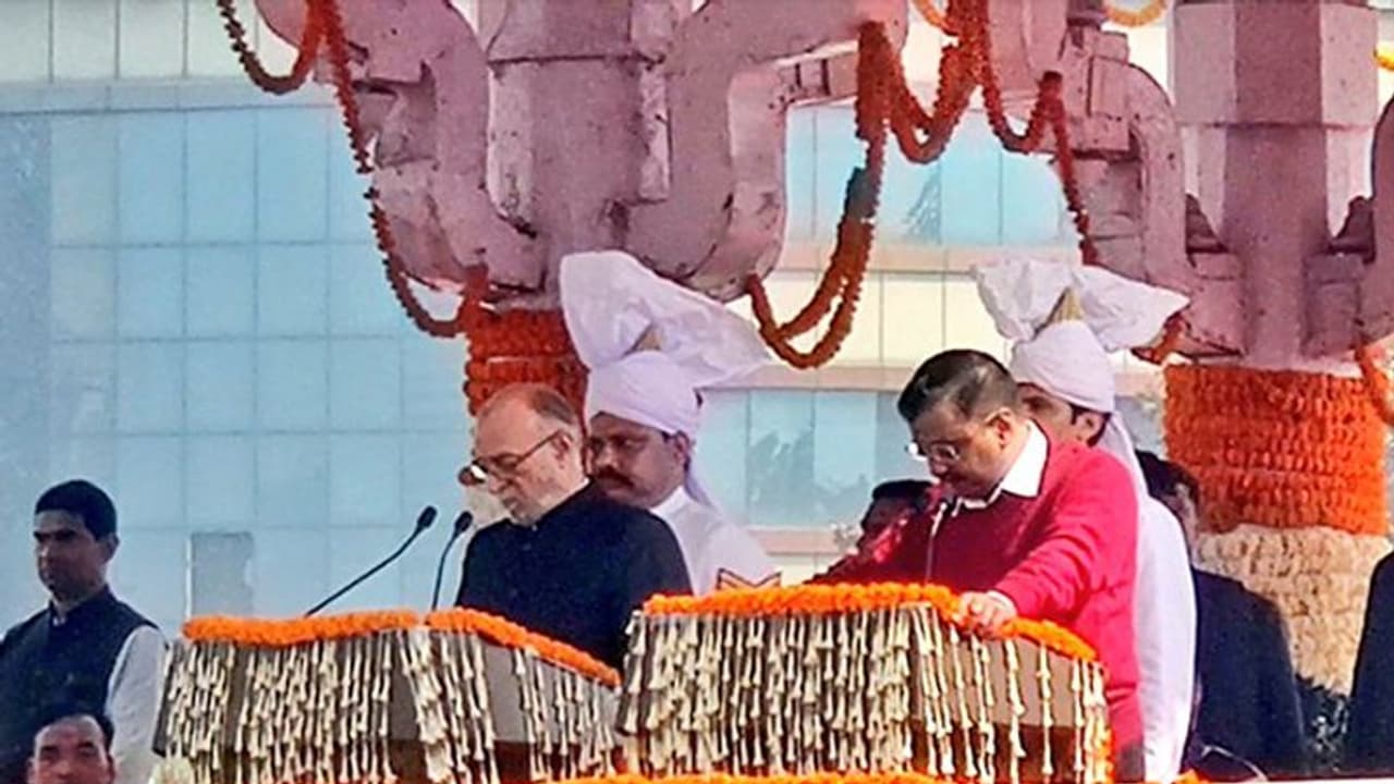 अरविंद केजरीवाल ने तीसरी बार संभाली दिल्ली की कमान;कहा, मैं PM मोदी से आशीर्वाद मांगता हूं अरविंद केजरीवाल ने तीसरी बार संभाली दिल्ली की कमान;कहा, मैं PM मोदी से आशीर्वाद मांगता हूं