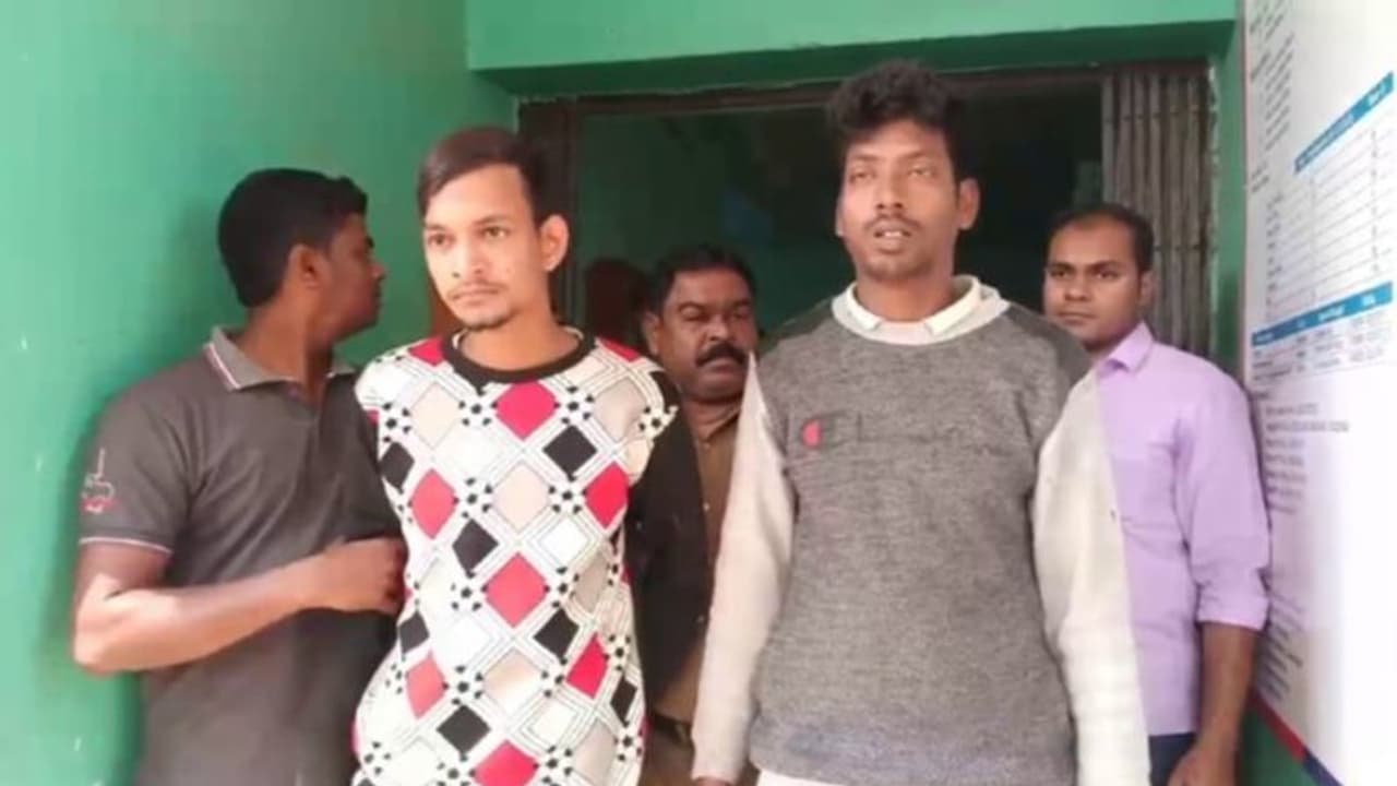 রাজ্য়ে বিপুল পরিমানে গাঁজা উদ্ধার, খড়গপুর থেকে গ্রেফতার দুই দুষ্কৃতী