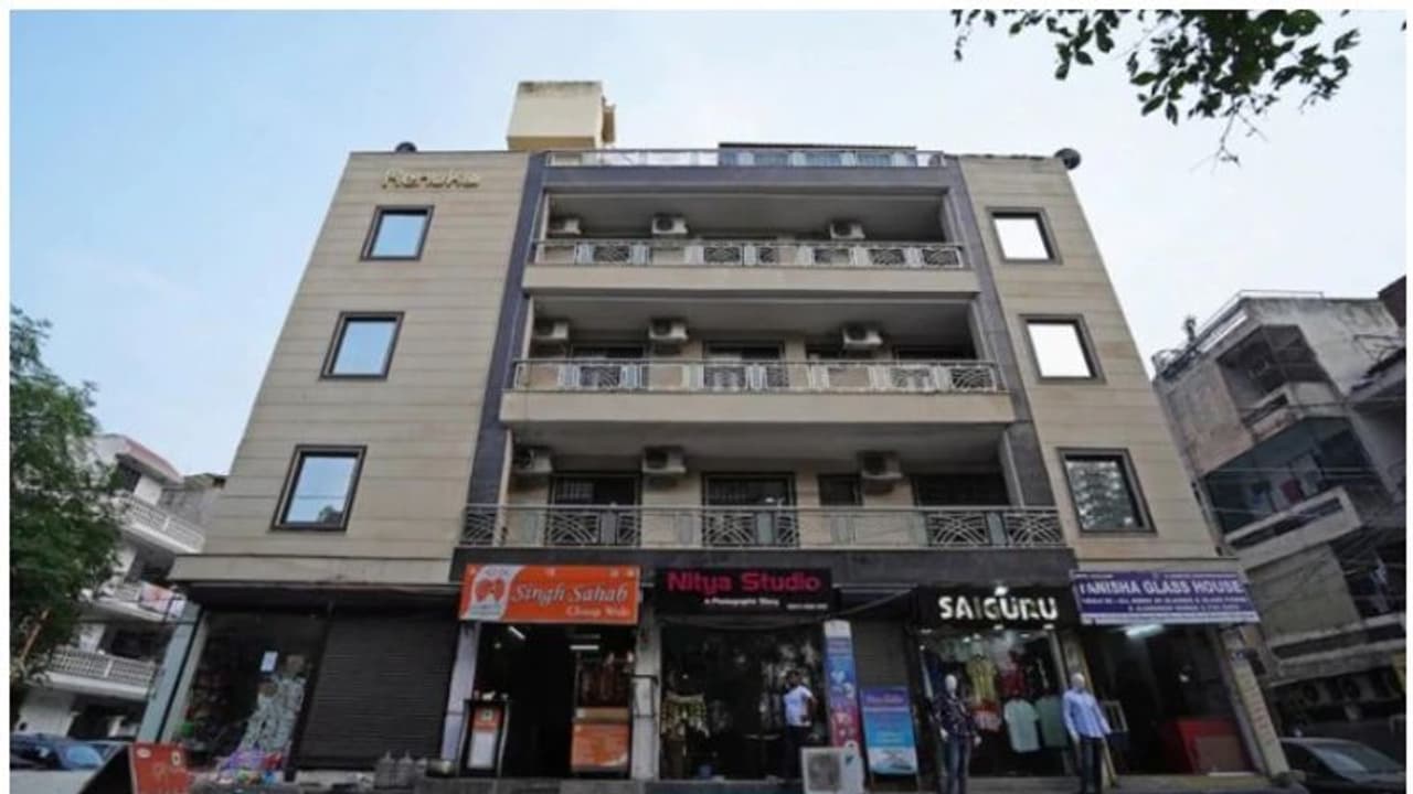 കശ്മീരിയായതു കൊണ്ട് പിതാവിനും സഹോദരിക്കും മുറി നല്‍കിയില്ല; ഓയോ ഹോട്ടലിനെതിരെ വിദ്യാര്‍ത്ഥി