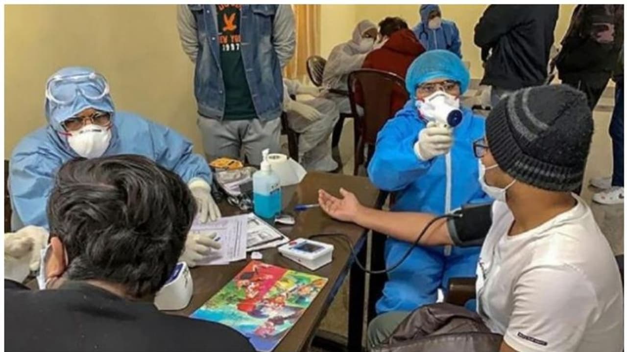 കൊറോണ വൈറസ്: ഇറാന്, ഇറ്റലി എന്നിവിടങ്ങളില് നിന്നും കേരളത്തിലേക്ക് വരുന്നവരെ പരിശോധിക്കും കൊറോണ വൈറസ്: ഇറാന്, ഇറ്റലി എന്നിവിടങ്ങളില് നിന്നും കേരളത്തിലേക്ക് വരുന്നവരെ പരിശോധിക്കും