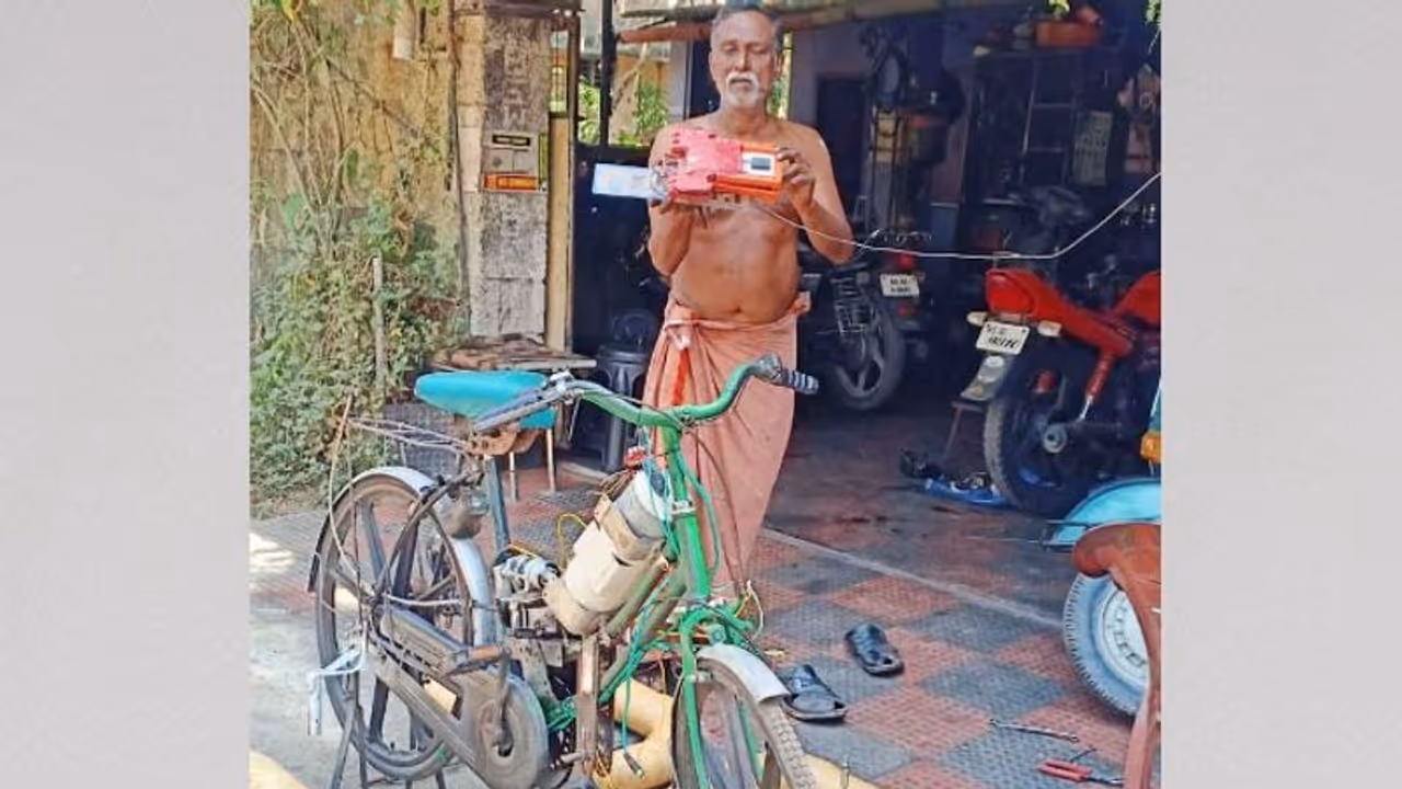 ചക്ക പൊളിക്കുന്ന യന്ത്രം, കരയിലും വെള്ളത്തിലും ഓടിക്കാവുന്ന സൈക്കിള്; 'പ്രതിഭയല്ല പ്രതിഭാസമാണ്' ഈ 65കാരന് ചക്ക പൊളിക്കുന്ന യന്ത്രം, കരയിലും വെള്ളത്തിലും ഓടിക്കാവുന്ന സൈക്കിള്; 'പ്രതിഭയല്ല പ്രതിഭാസമാണ്' ഈ 65കാരന്