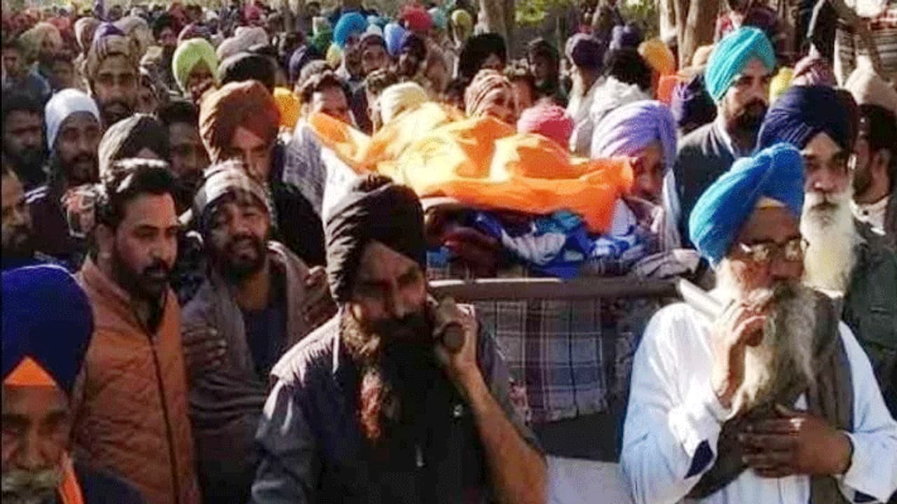 एक स्कूल के 4 बच्चों की अर्थी साथ निकली तो पूरा गांव हो गया पीछे, लोगों ने बंद कर लीं अपनी दुकाने एक स्कूल के 4 बच्चों की अर्थी साथ निकली तो पूरा गांव हो गया पीछे, लोगों ने बंद कर लीं अपनी दुकाने