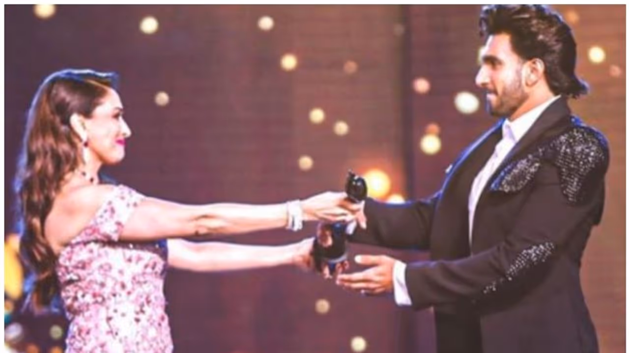 മറക്കില്ല ഒരിക്കലും ആ നിമിഷം, മാധുരി ദീക്ഷിത് അവാര്‍ഡ് സമ്മാനിച്ചതിനെ കുറിച്ച് രണ്‍വിര്‍ സിംഗ്