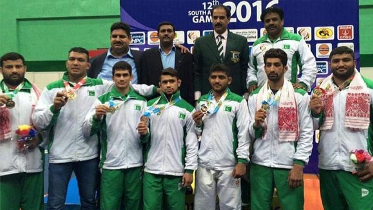 पुलवामा हमले के बाद पहली बार भारत आएगी पाकिस्तान की टीम, मजबूरी में 6 लोगों को देना पड़ा वीजा पुलवामा हमले के बाद पहली बार भारत आएगी पाकिस्तान की टीम, मजबूरी में 6 लोगों को देना पड़ा वीजा