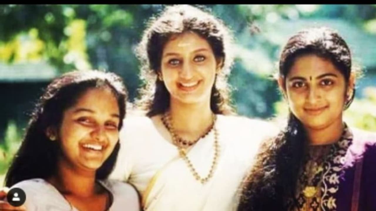 'യക്ഷിക്കൊപ്പം ജാനകിക്കുട്ടിയും സരോജിനിയും'; നൊസ്റ്റാള്ജിയയെന്ന് ജോമോള് 'യക്ഷിക്കൊപ്പം ജാനകിക്കുട്ടിയും സരോജിനിയും'; നൊസ്റ്റാള്ജിയയെന്ന് ജോമോള്