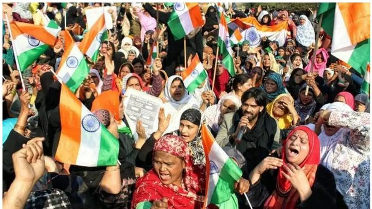 ಶಾಹೀನ್ ಬಾಗ್ ಸಂಧಾನ: 69 ದಿನಗಳ ಬಳಿಕ ರಸ್ತೆ ಸಂಚಾರಕ್ಕೆ ಮುಕ್ತ ಶಾಹೀನ್ ಬಾಗ್ ಸಂಧಾನ: 69 ದಿನಗಳ ಬಳಿಕ ರಸ್ತೆ ಸಂಚಾರಕ್ಕೆ ಮುಕ್ತ