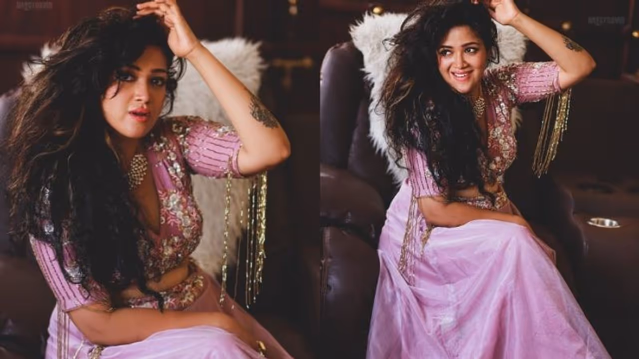 ലെഹങ്കയില് ഹോട്ട് ലുക്ക്; ഫോട്ടോഷൂട്ട് ചിത്രങ്ങള് പങ്കുവെച്ച് അഭിരാമി സുരേഷ് ലെഹങ്കയില് ഹോട്ട് ലുക്ക്; ഫോട്ടോഷൂട്ട് ചിത്രങ്ങള് പങ്കുവെച്ച് അഭിരാമി സുരേഷ്