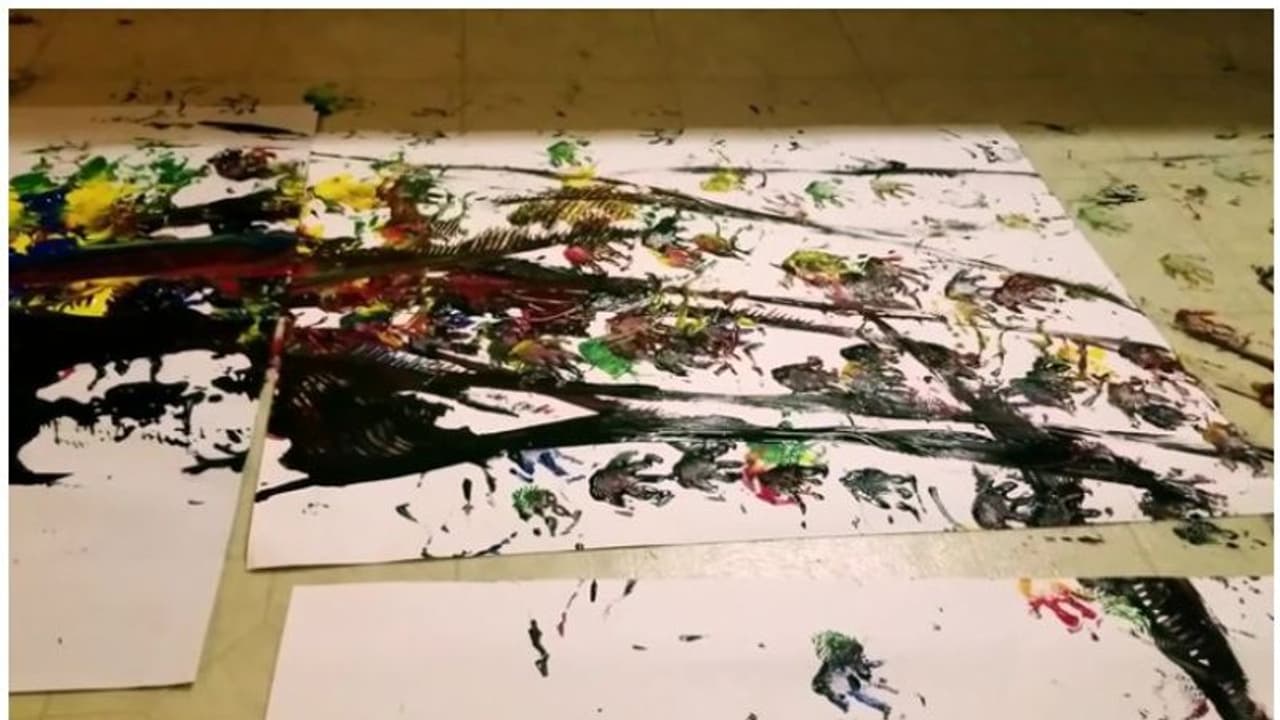 പല്ലി വരച്ച ചിത്രങ്ങള്‍, ഒരു ചിത്രത്തിന്‍റെ വില ഇത്ര, വാങ്ങാനായി ആളുകളെത്തുന്നതിനു പിന്നിലെ കാരണമിത്!