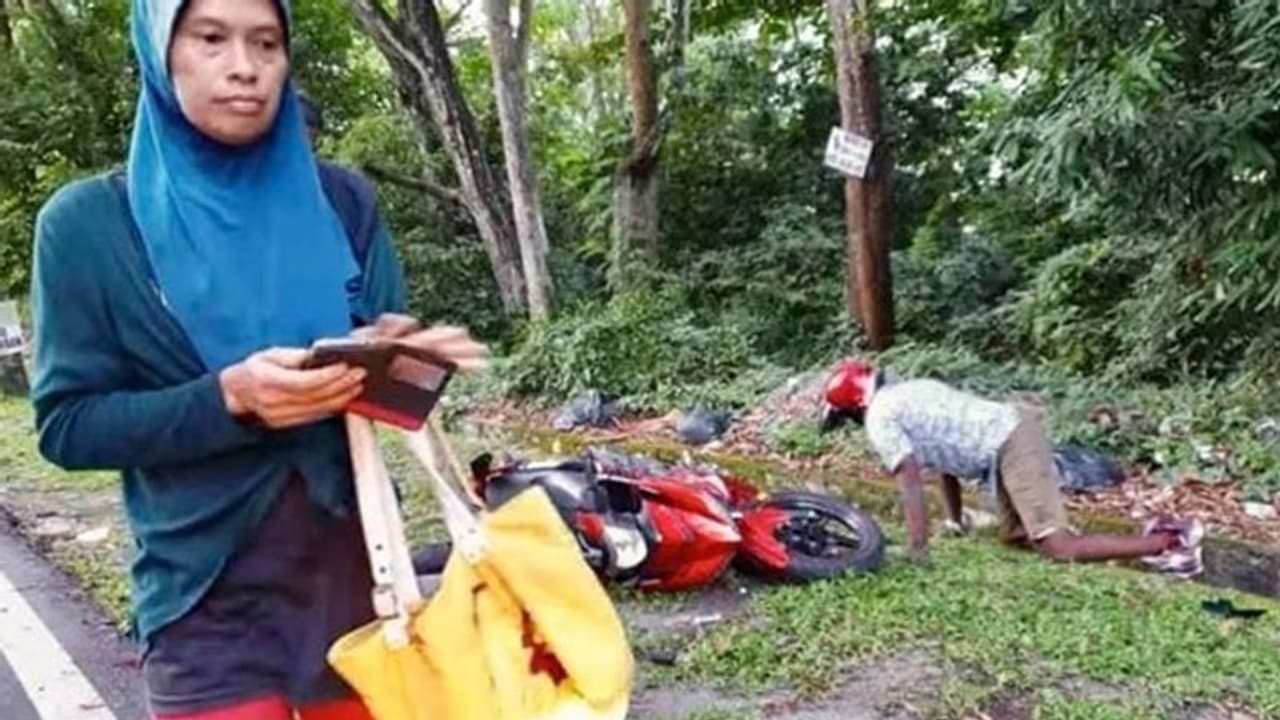 महिला के हाथ से चोर ने खींचा बैग, अगले ही पल दर्द से कराहता मिला, मुस्कुराते हुए बढ़ गई औरत महिला के हाथ से चोर ने खींचा बैग, अगले ही पल दर्द से कराहता मिला, मुस्कुराते हुए बढ़ गई औरत