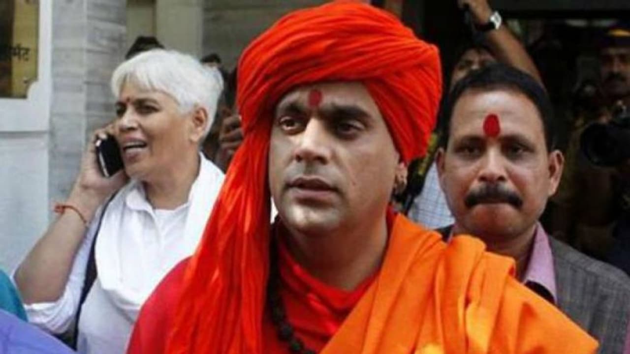 'കൊറോണ ഒരു വൈറസ് അല്ല, മാംസം കഴിക്കുന്നവരെ ശിക്ഷിക്കാനുള്ള അവതാരം'; വിചിത്രവാദവുമായി ഹിന്ദു മഹാസഭ 'കൊറോണ ഒരു വൈറസ് അല്ല, മാംസം കഴിക്കുന്നവരെ ശിക്ഷിക്കാനുള്ള അവതാരം'; വിചിത്രവാദവുമായി ഹിന്ദു മഹാസഭ