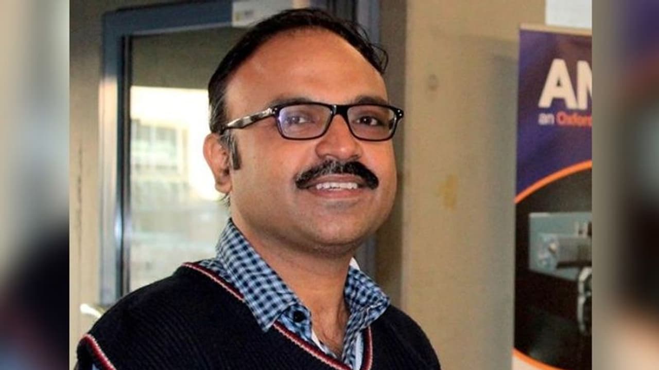 কয়েক সেকেন্ডে ক্যান্সার ধরে দেবে চিপ, যাদবপুর বিশ্ববিদ্যালয়ের অধ্যাপক দেখালেন নয়া দিশা কয়েক সেকেন্ডে ক্যান্সার ধরে দেবে চিপ, যাদবপুর বিশ্ববিদ্যালয়ের অধ্যাপক দেখালেন নয়া দিশা